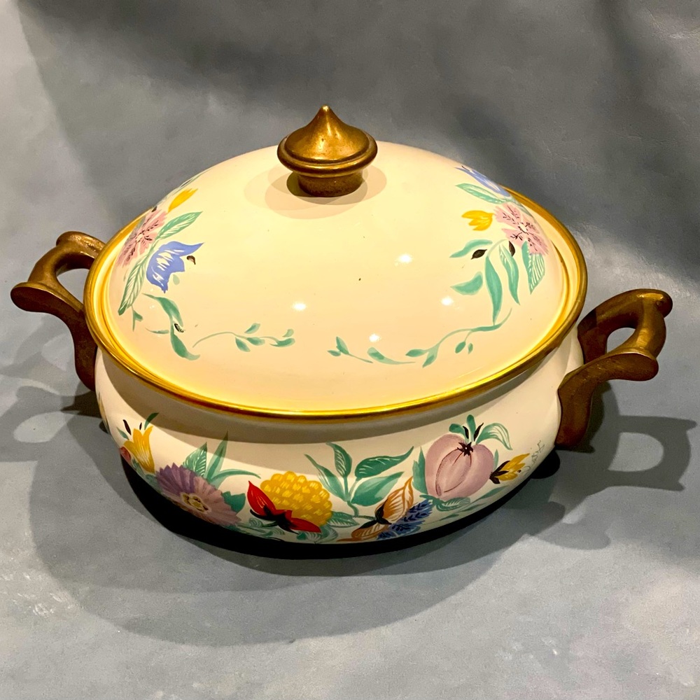 Asta Vintage 7” Dutch oven w/flower print & brass handles never used like new